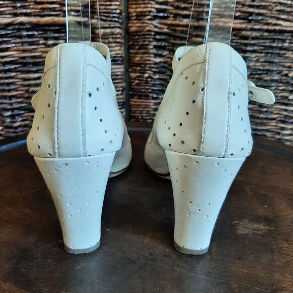 CHANEL Peep Toe Mary Jane Pumps 38 Cream Perforated Leather Heels Logo Old Money - Picture 9 of 15
